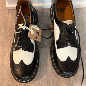 Men’s Doc Martens size 8 Black & White Brogue Oxford shoes. Vintage. NWT
